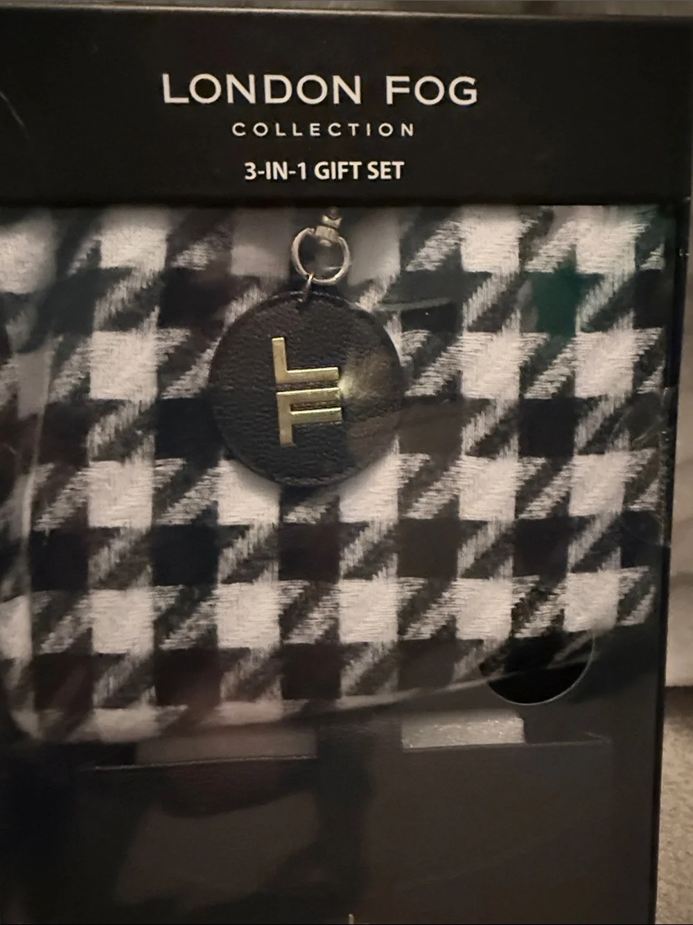 London Fog Black and White Houndstooth Gift Set